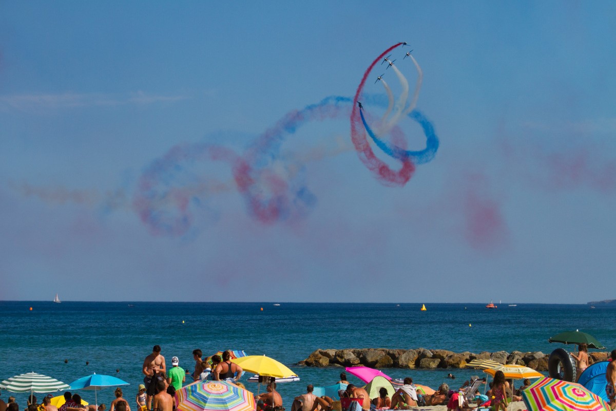 la-patrouille-de-france-a-saint-cyprien-un-show-aerien-made-in-france