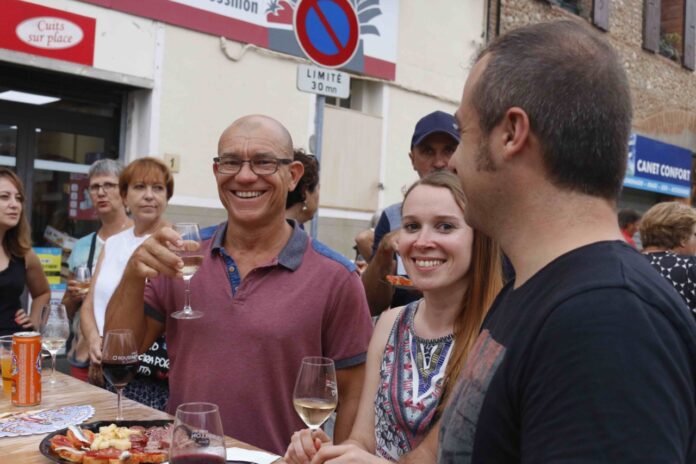 le-beau-succes-de-laperau-village-a-canet