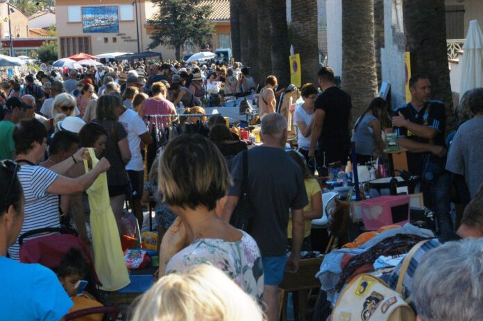 saint-cyprien-succes-pour-le-vide-greniers-du-lionsclub