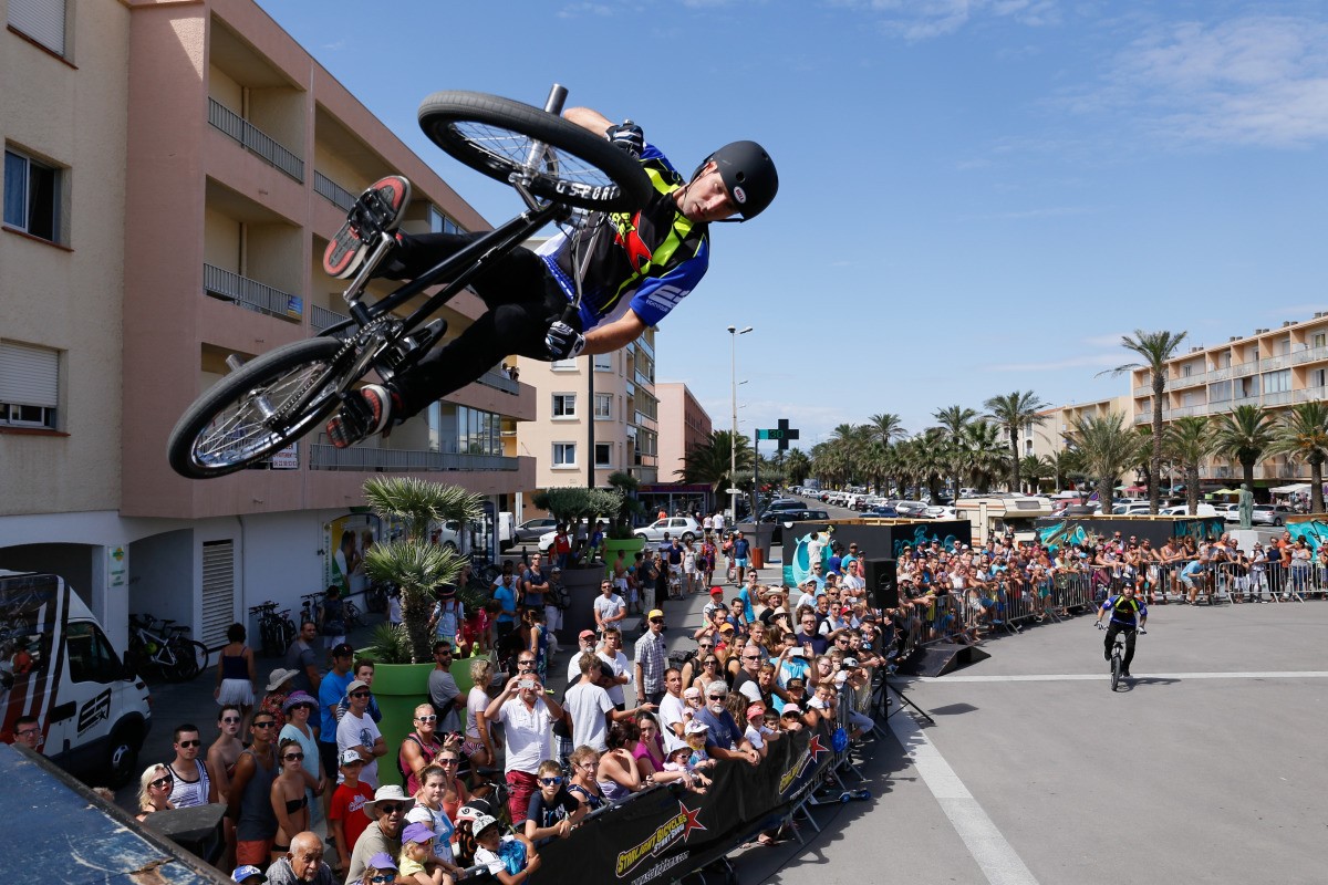 urban-day-un-show-de-voltige-sur-roues-a-saint-cyprien