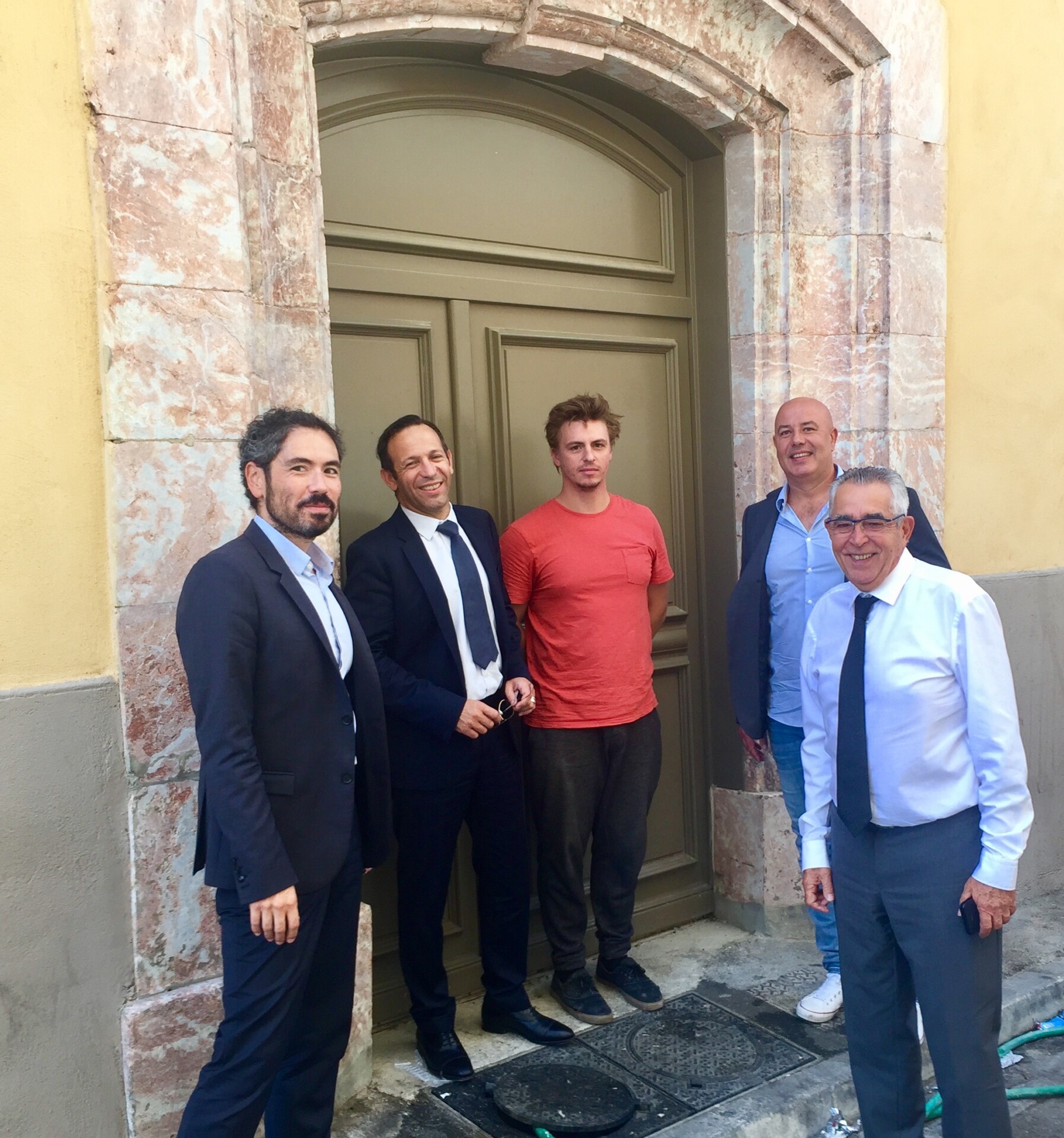 jean-marc-pujol-visite-la-rehabilitation-de-logements-a-saint-jacques