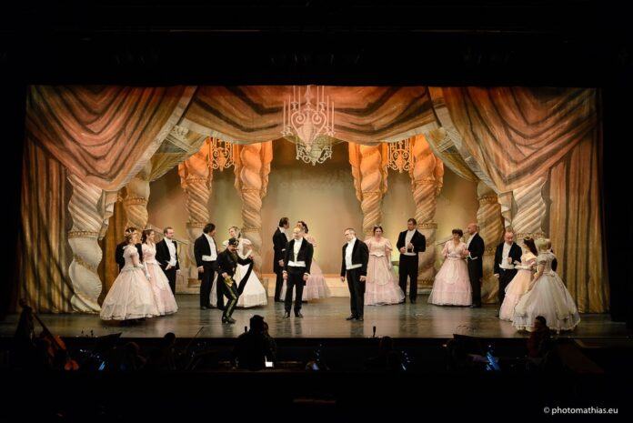 les-valses-de-vienne-sinvitent-au-theatre-de-letang-a-saint-esteve