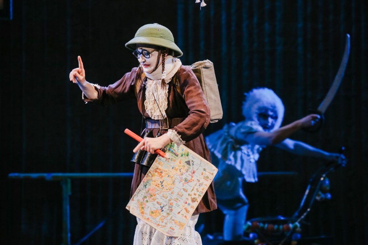 la-famille-semianyki-par-le-teatr-semianyki-de-droles-de-clowns-russes-debarquent-au-theatre-des-aspres