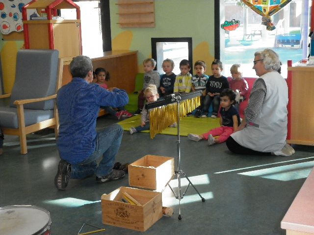 petite-enfance-les-activites-musicales-se-poursuivent-le-16-novembre-pour-les-enfants-de-la-creche-delne