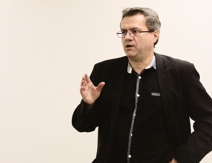 conference-debat-de-la-france-insoumise-droites-et-republique-une-histoire-mouvementee-et-contrariee