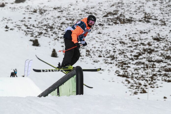 coupe-du-monde-de-ski-slopestyle-de-font-romeu-victoire-de-la-francaise-tess-ledeux-antoine-adelisse-se-classe-cinquieme