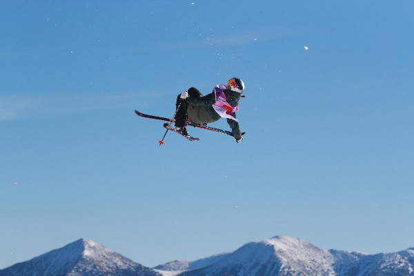 coupe-du-monde-de-ski-slopestyle-de-font-romeu-victoire-de-la-francaise-tess-ledeux-antoine-adelisse-se-classe-cinquieme