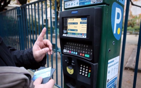 stationnement-de-lindigo-a-lecarlate-ou-comment-porter-lestocade-au-centre-ville