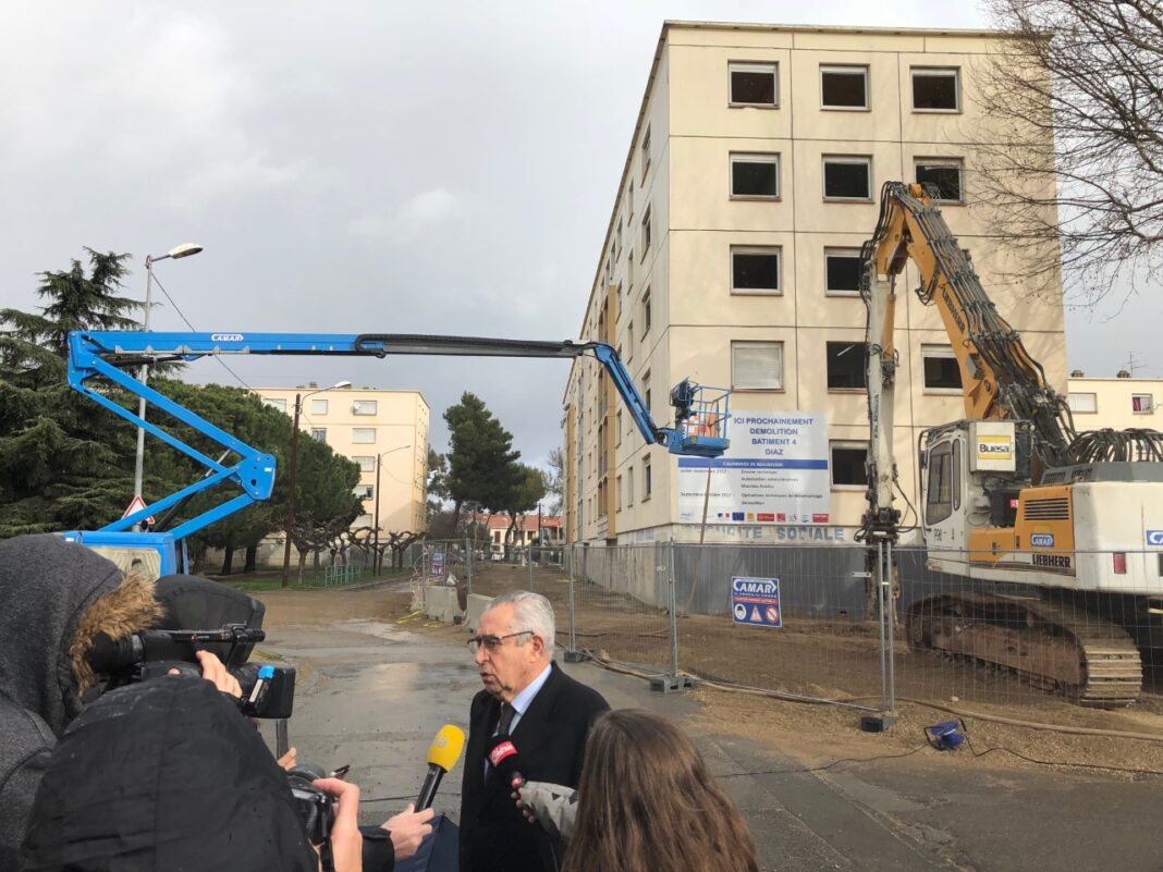 cite-diaz-demolition-spectaculaire-dun-immeuble cite-diaz-demolition-spectaculaire-dun-immeuble