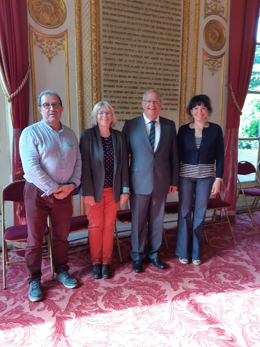 Lucien Robert Vice Président, Dominique Lopez Présidente, Véronique Carle Trésorière, Jean Sol Sénateur