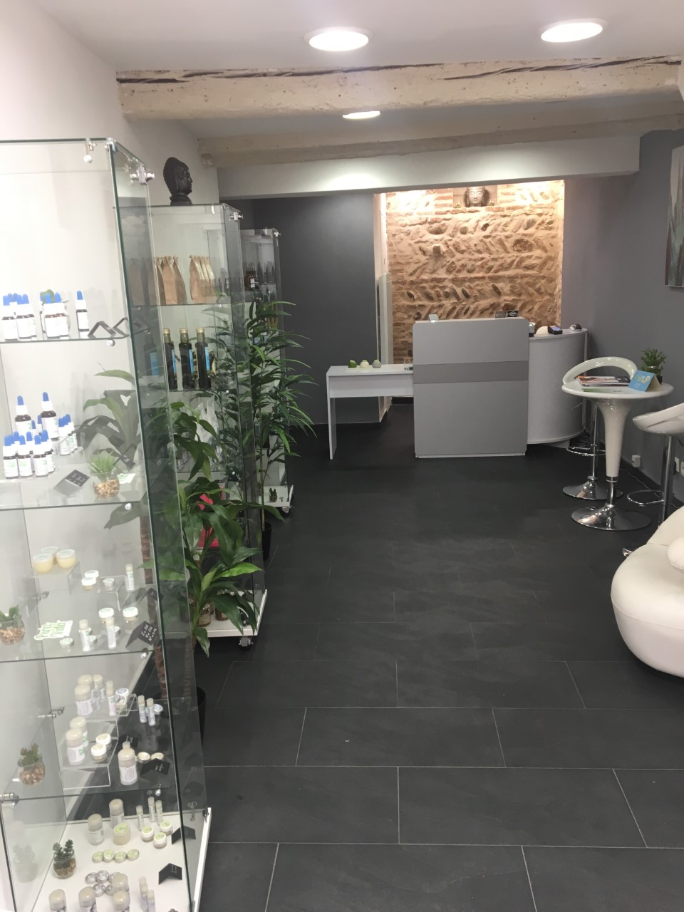 cette-entreprise-locale-qui-commercialise-des-produits-a-base-de-cbd-fait-un-tabac