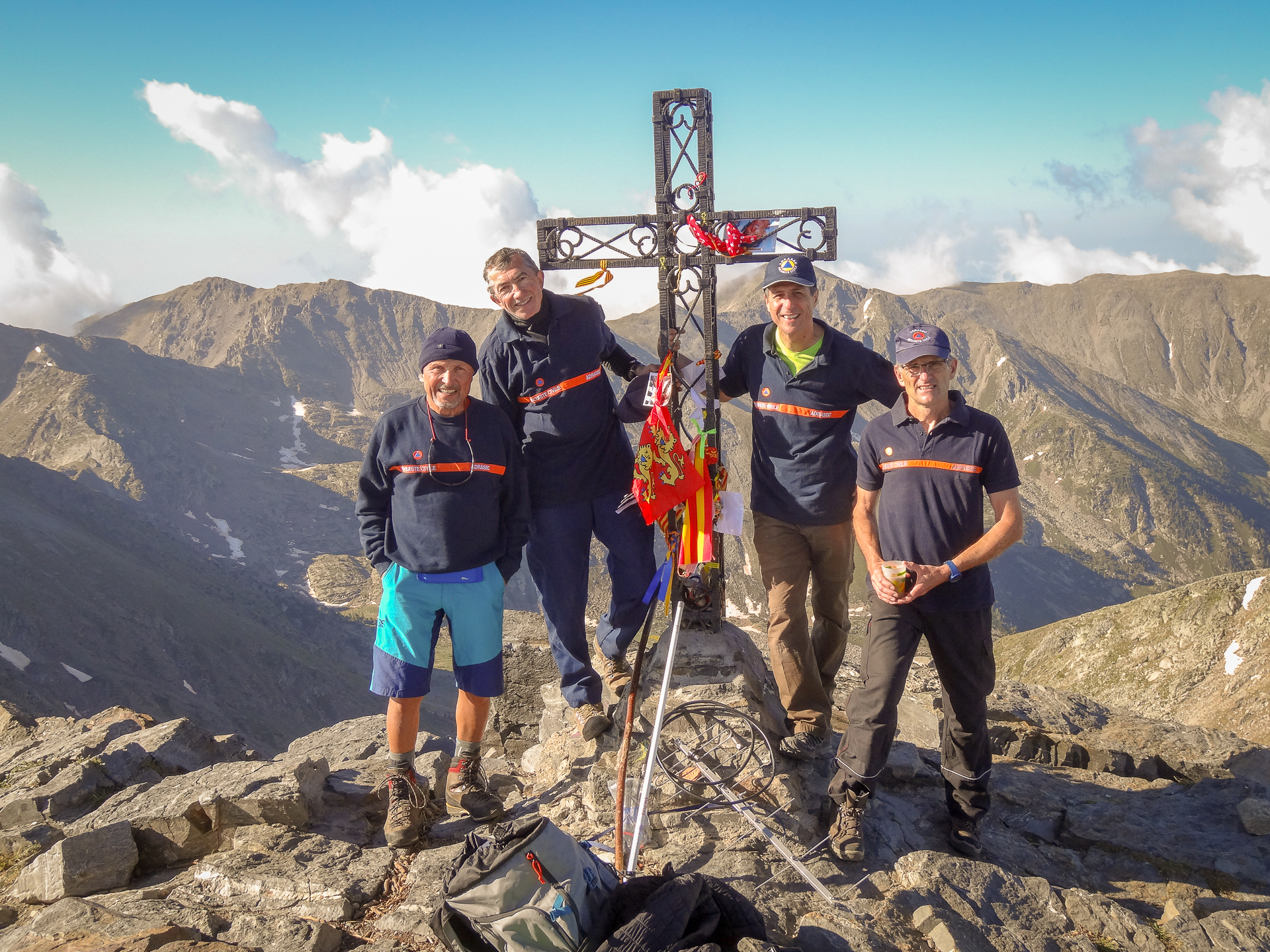 Les radioamateurs catalans de F6KBR du REF 66 et de l’ADRASEC 66 émettent depuis le pic du Canigó