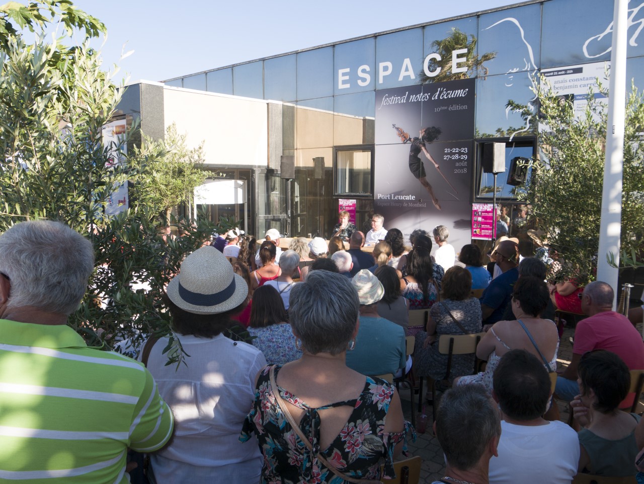 auteurs-a-la-plage-grand-succes-pour-lecrivain-cali