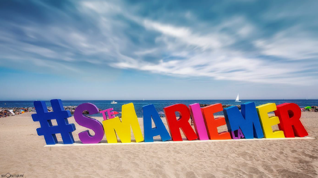 des-lettres-geantes-a-sainte-marie-de-la-mer des-lettres-geantes-a-sainte-marie-de-la-mer