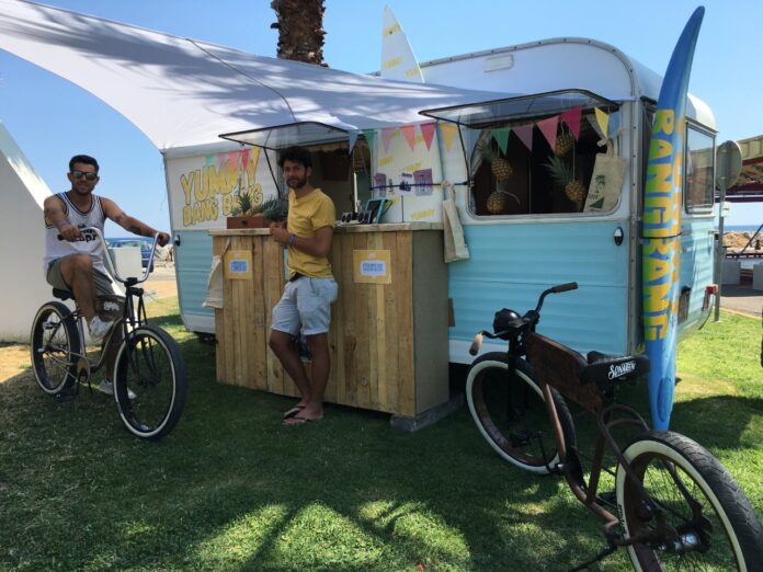 la-caravane-connectee-a-saint-cyprien