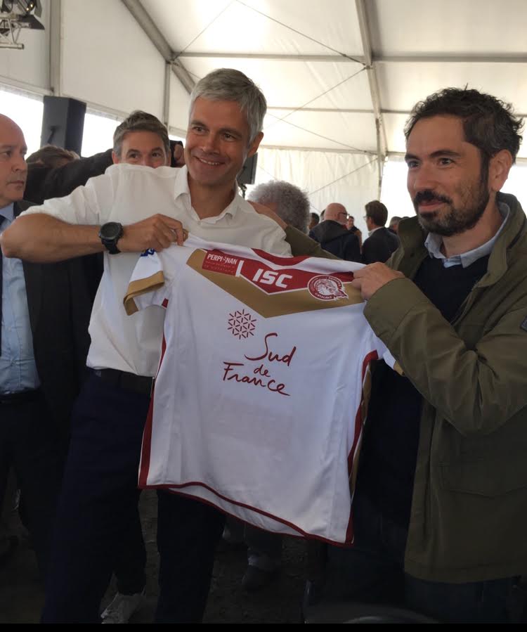 Un maillot des Dragons Catalans pour un Laurent Wauquiez combatif