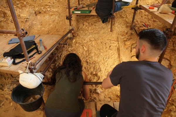 la Caune de l’Arago la grotte qui a été occupée depuis 700 000 ans par les humainsla Caune de l’Arago la grotte qui a été occupée depuis 700 000 ans par les humains