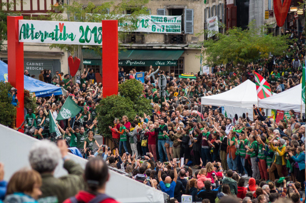 climat-le-tour-alternatiba-est-arrive-a-bayonne-apres-4-mois-de-mobilisation