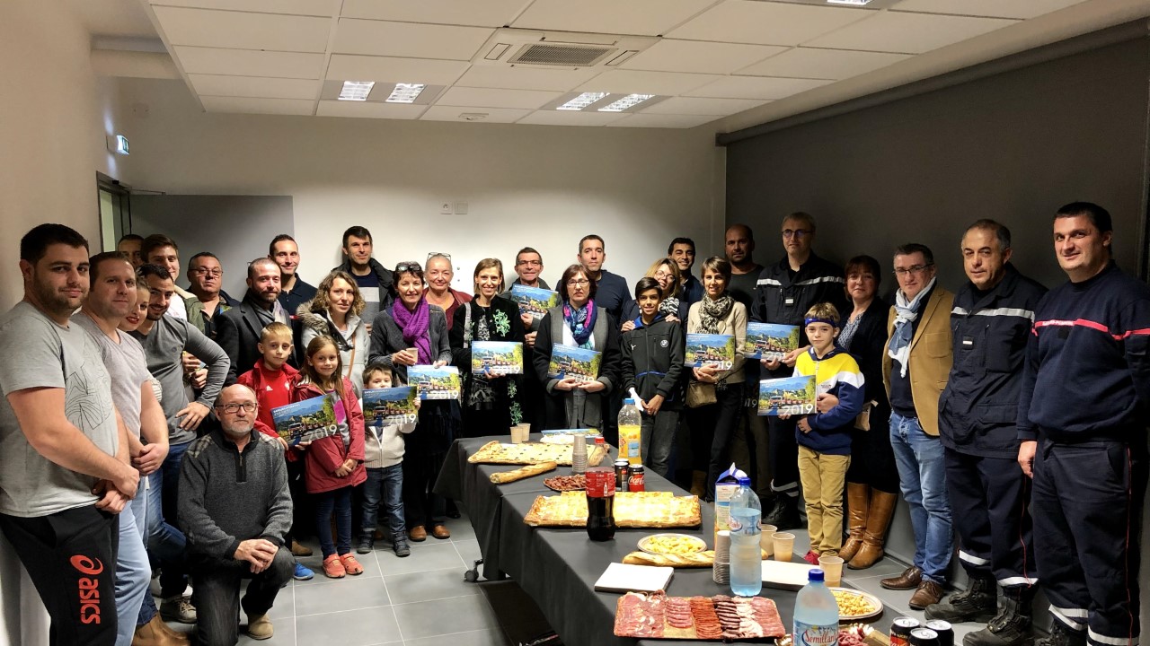 lamicale-des-sapeurs-pompiers-dille-sur-tet-invite-des-commercants-et-devoile-son-calendrier-2019