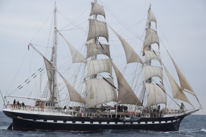 port-vendres-le-belem-dernieres-visites-avant-hivernage