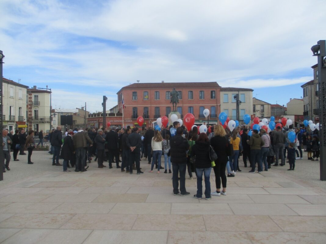 un-lacher-de-ballons-pour-le-11-novembre-a-rivesaltes2 un-lacher-de-ballons-pour-le-11-novembre-a-rivesaltes
