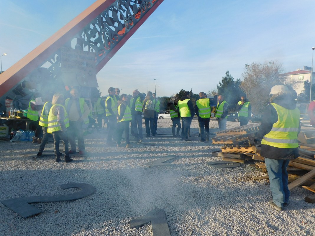 les-gilets-jaunes-des-pyrenees-orientales-comptent-bien-sinscrire-dans-le-debat-initie-par-le-gouvernement-macron
