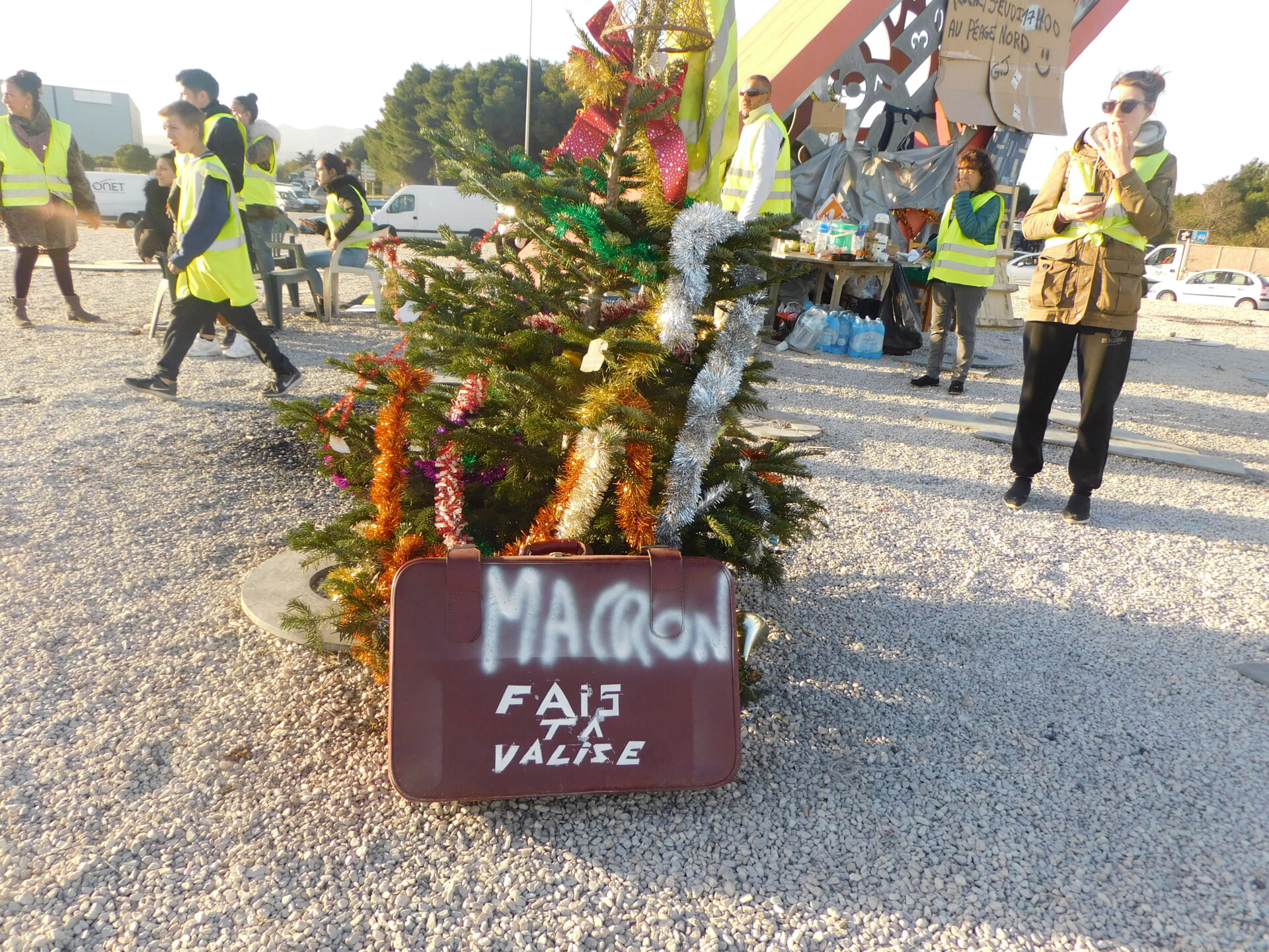Estagel/ Gilets jaunes : rond-point du cadran solaire, « on lâche rien » !