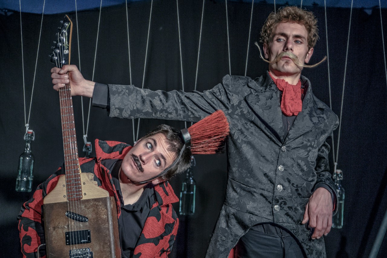 dekoncert-un-spectacle-cirque-et-musique-au-theatre-des-aspres