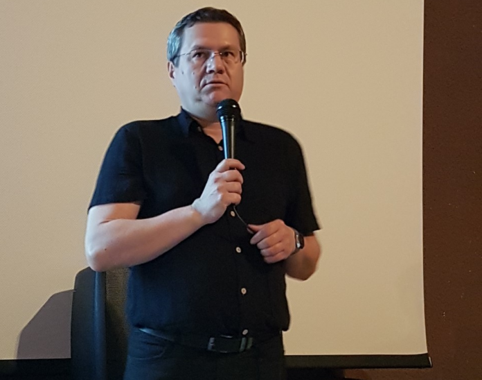france-insoumise-lextreme-nervosite-du-depute-cazenove