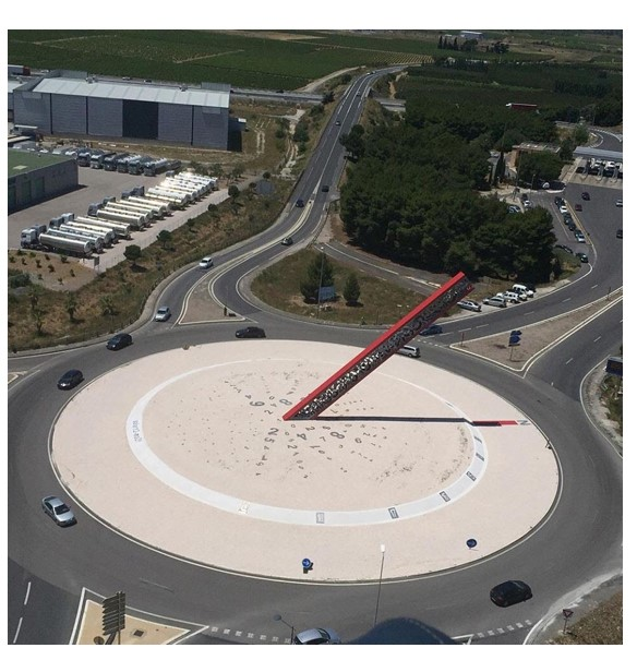 le-cadran-solaire-de-rivesaltes-pourrait-en-devenir-le-symbole-des-gilets-jaunes