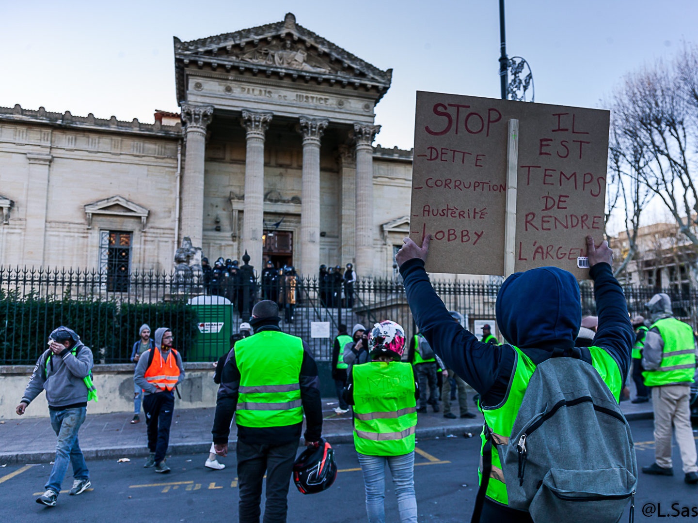 2000 manifestants et motards en gilets jaunes