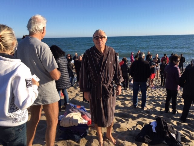 argeles-sur-mer-premier-bain-de-lannee-pour-quelque-150-courageux4