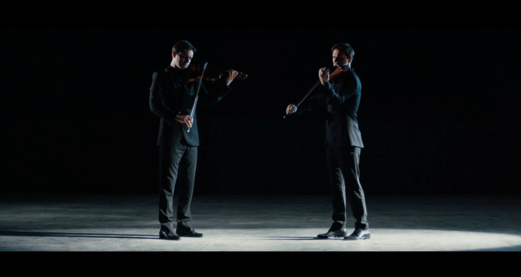 double-jeu-le-violoniste-face-a-son-double-virtuel double-jeu-le-violoniste-face-a-son-double-virtuel