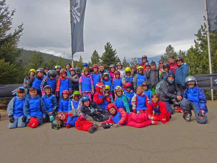 44 jeunes solériens du Centre de Loisirs et du Point Jeunes de la ville du Soler en séjour ski !
