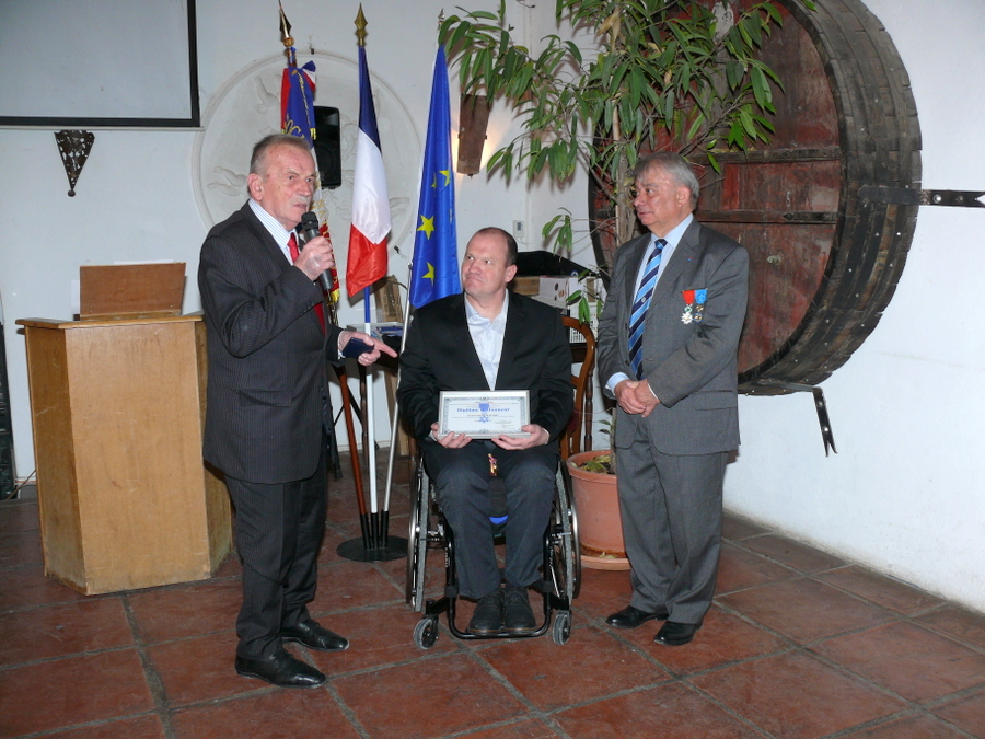Remise diplôme d’honneur de l’ANMONM66 à un citoyen méritant