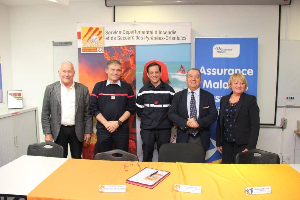 Signature d'une convention entre les pompiers de la caserne de Saint Laurent de la Salanque et la CPAM