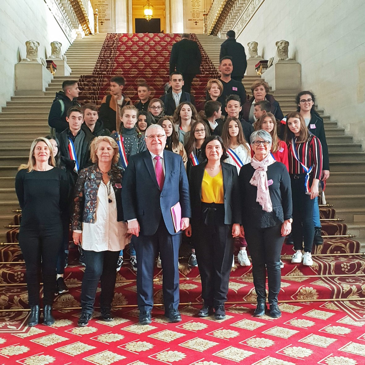 le-conseil-municipal-des-jeunes-de-la-ville-du-soler-en-visite-au-senat