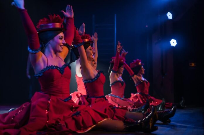 Le Music-Hall des cabarets de Paris à Port Vendres