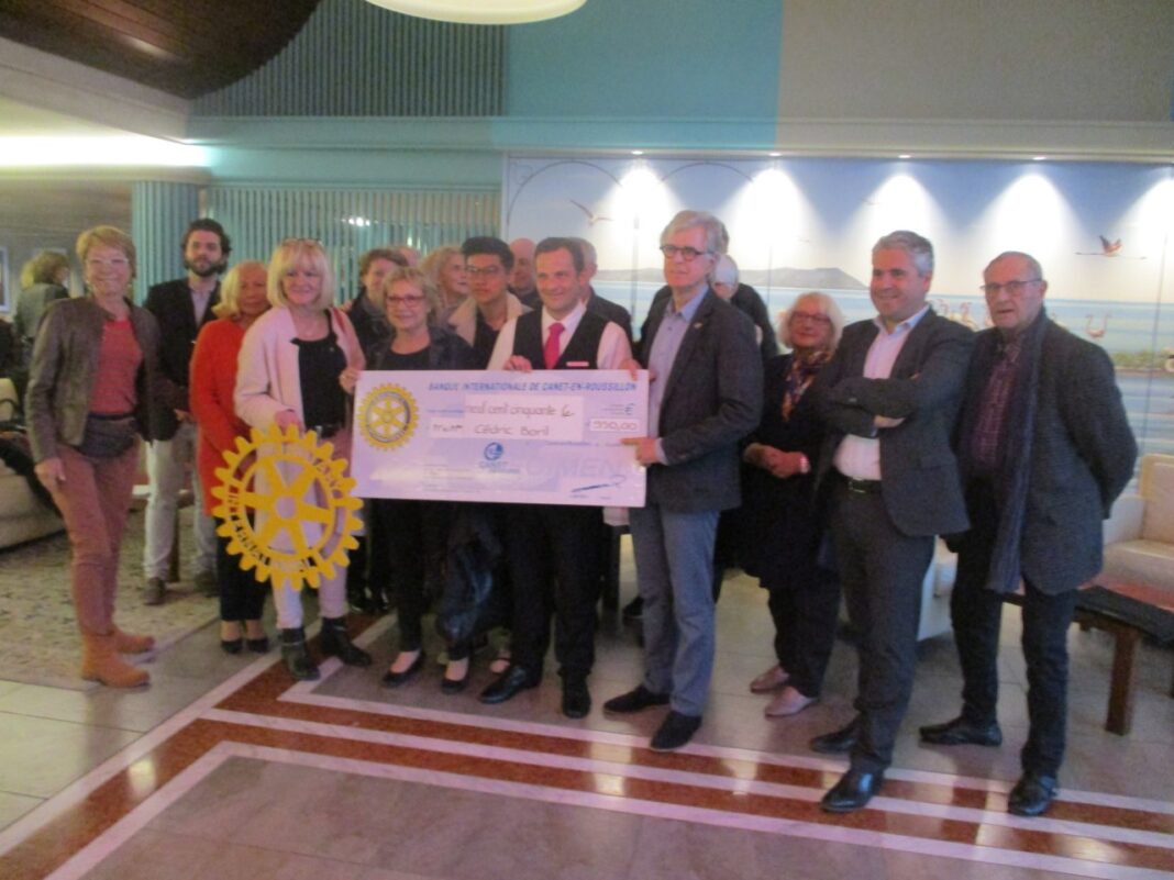 Opération Vendanges Solidaires avec le Rotary de Canet remise hier du premier chèque au profit d'un enfant canétois autiste Opération Vendanges Solidaires avec le Rotary de Canet : remise hier du premier chèque au profit d'un enfant canétois autiste