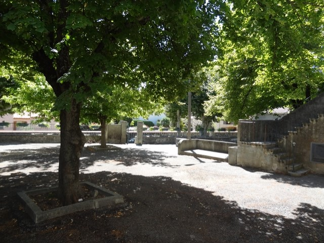 Abattage d'arbres à Caudiès de Fenouillèdes