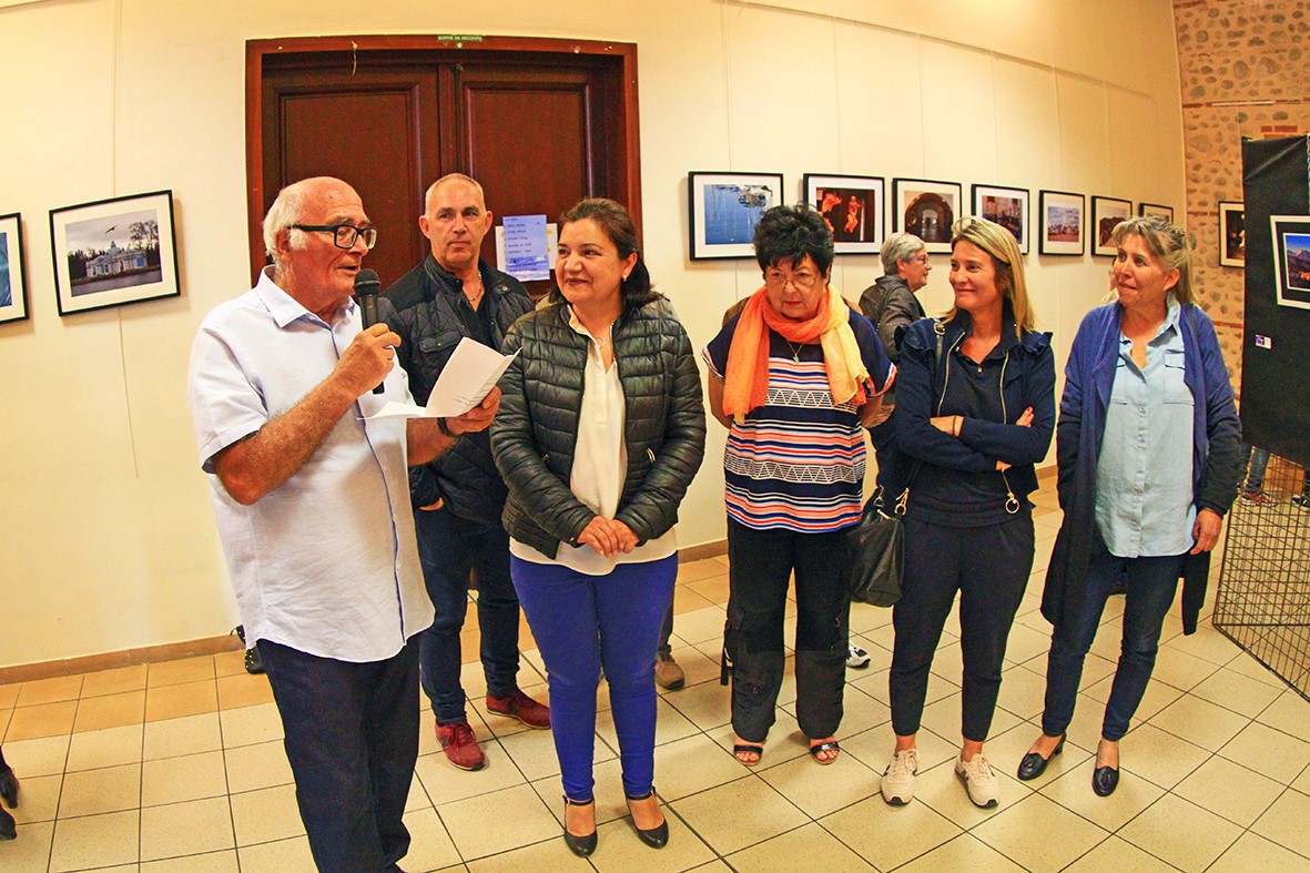 Un public nombreux à l’occasion du vernissage de l’exposition « Mouvement » présentée par le club photo du Soler