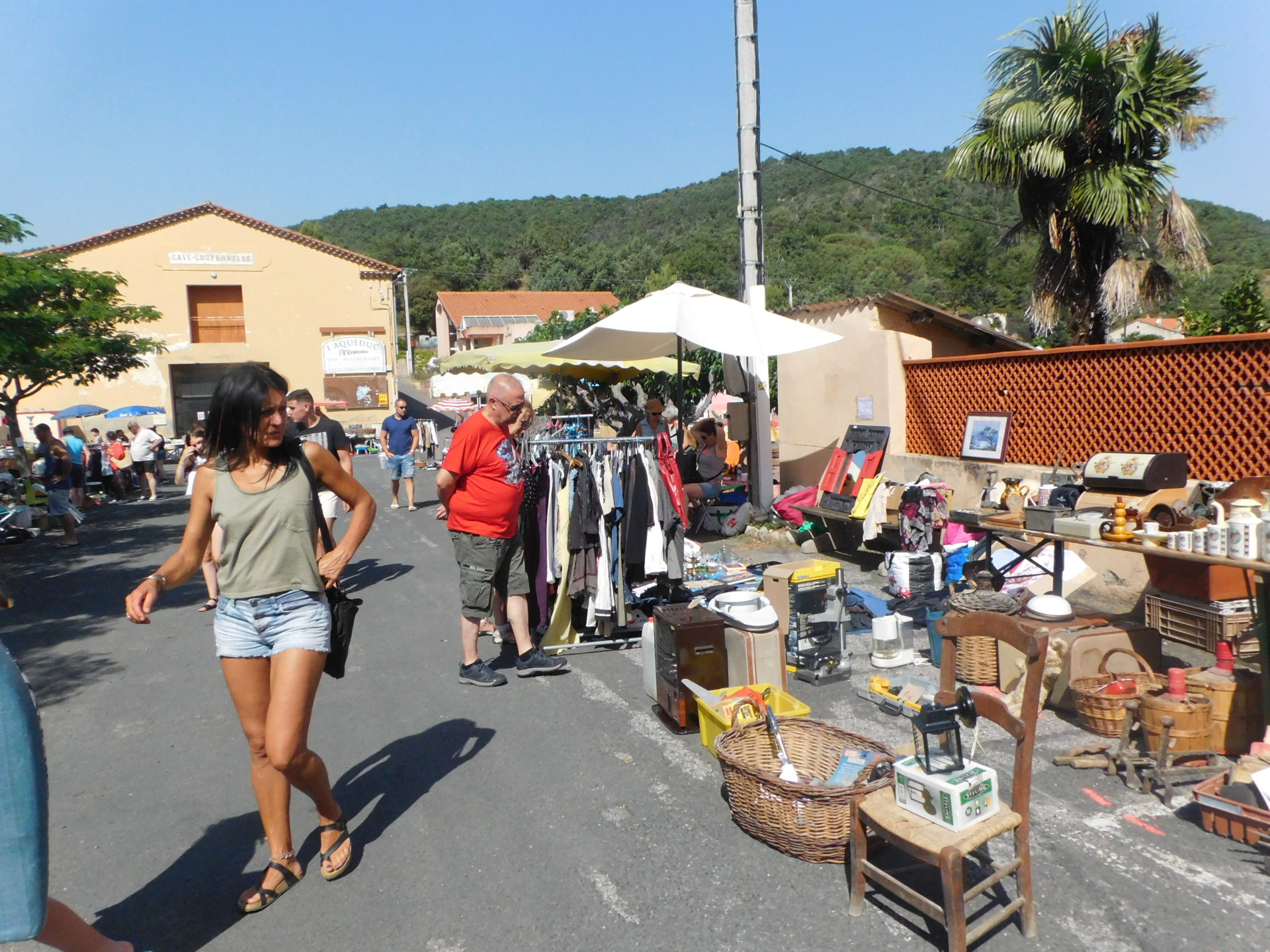 Ansignan : vide-greniers et marché de production