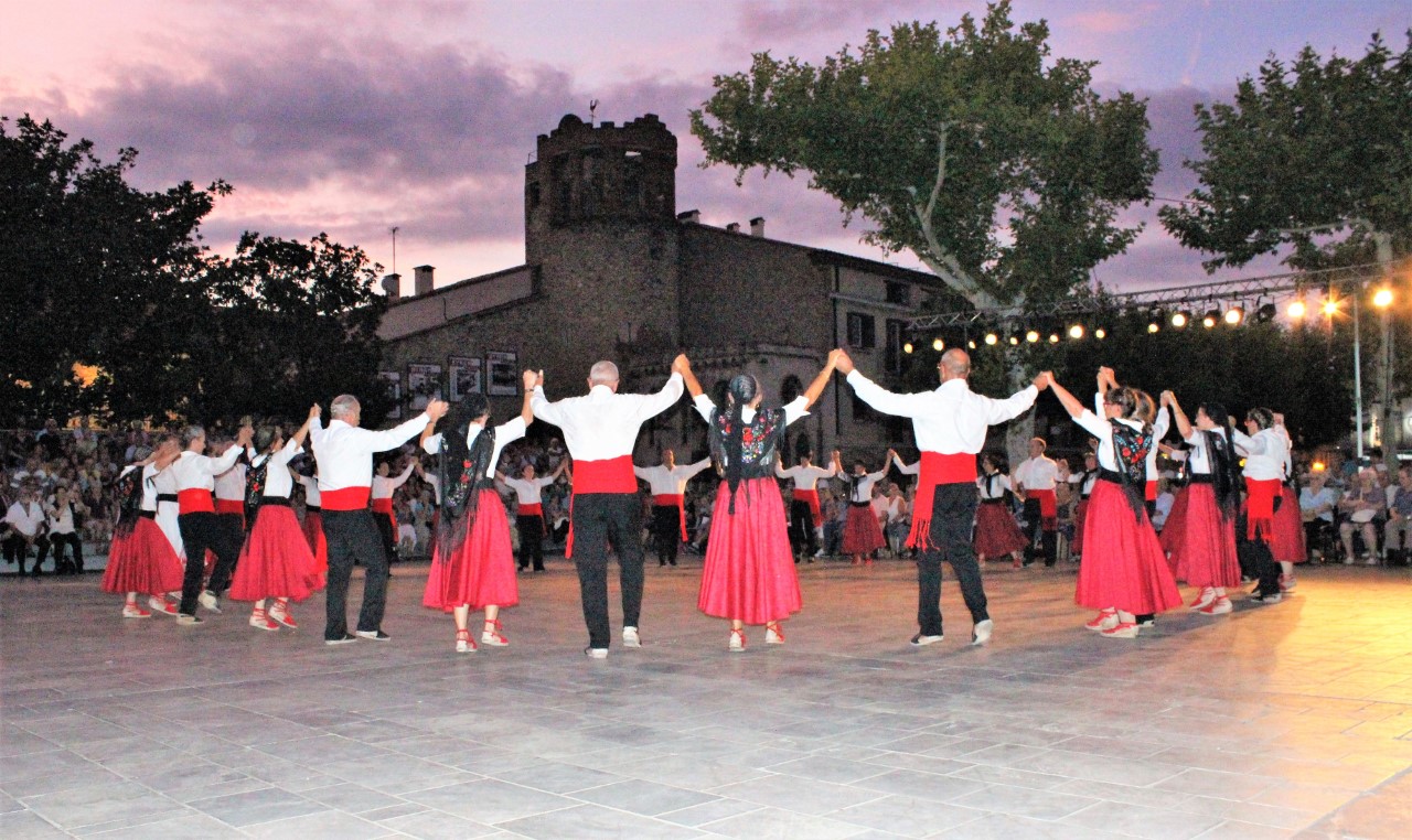 Spectacle folklorique catalan avec la colla Amistat à Thuir