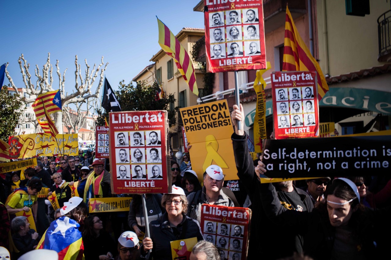 Perpignan : civils et politiques manifestent pour la Catalogne