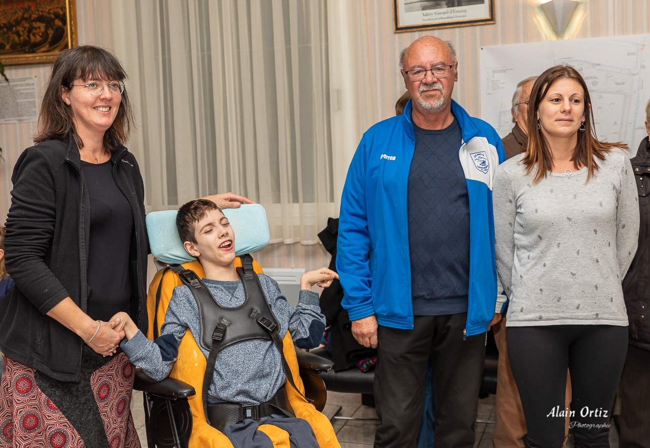 Remise de chèque à l’enfance handicapée par le Football Club Vinçanais