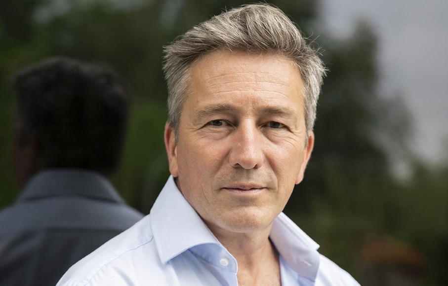 « Comment la lumière naît de l’ombre », itinéraire d’un reporter… de la violence des hommes à l’apaisement intérieur