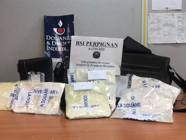 Douane : saisie de 2,1 kg de cocaïne et de 124 kg d’herbe de cannabis