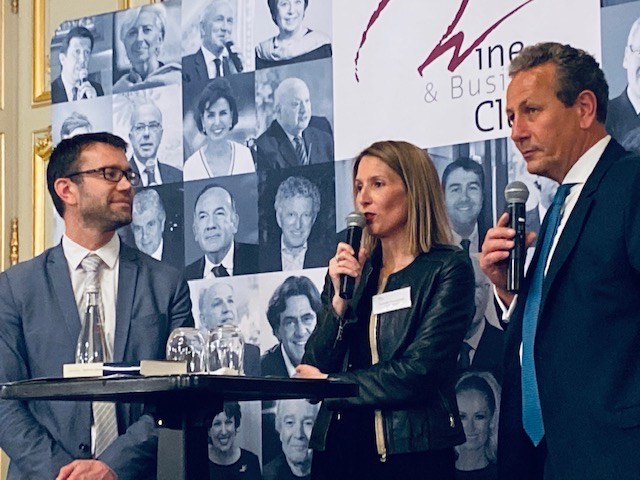 Modèle Déposé reçoit Le Prix Alfred Sauvy des cadres catalans dans le cadre du Winebusinessclub au Shangri La