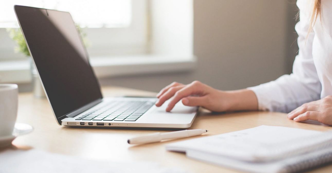 Covid-19 : mise à disposition de sites web solidaires et gratuits