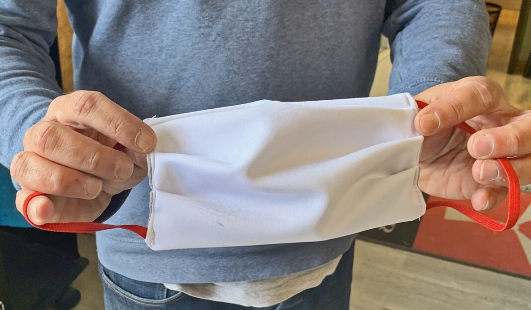 Armelle Revel-Fourcade, maire du Soler, débute une campagne distribution d'un masque à tous les Solériens